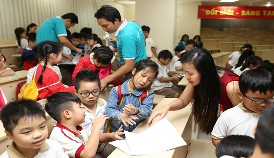 Chuẩn hóa dinh dưỡng học đường: Không chỉ trách nhiệm của nhà trường - 2 Các học sinh khối 1 và 2 trường Quốc tế IPS Đồng Nai tham dự buổi tư vấn dinh dưỡng cùng chuyên gia dinh dưỡng Trần Thị Ngọc Châu.