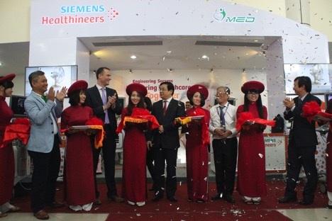 Siemens Healthineers ra mắt hệ thống máy Siêu âm ACUSON NX2 - 2 Lễ cắt băng giới thiệu hệ thống máy Siêu âm ACUSON NX2 với sự tham dự của đại diện Bộ Y tế và Chi hội siêu âm Việt Nam