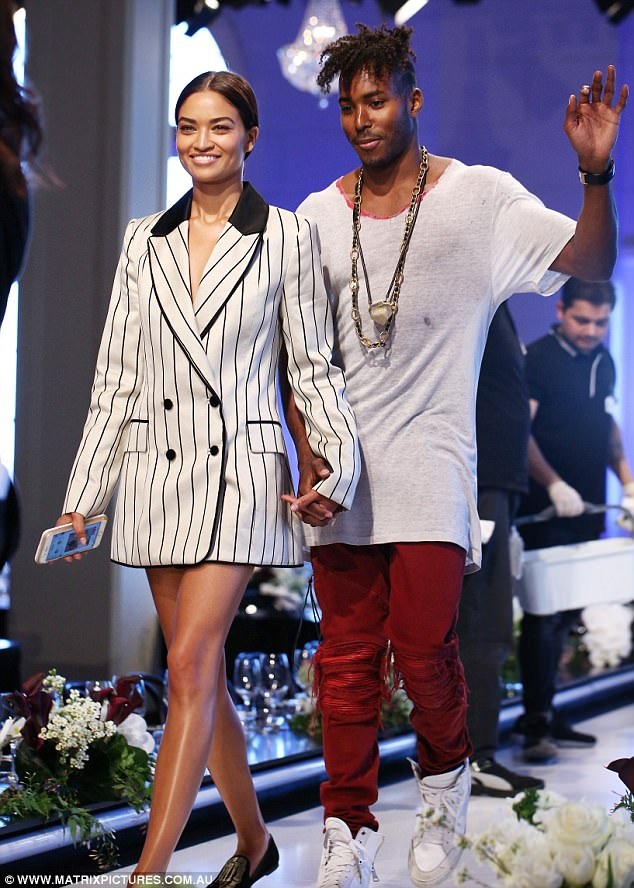 Siêu mẫu Úc đẹp đôi bên bạn trai - 5
Chân dài xứ chuột túi khởi nghiệp người mẫu từ khi mới 8 tuổi