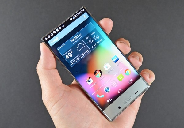 Cận cảnh smartphone không viền màn hình được Microsoft phát triển từ năm 2014 - 7 Sharp Crystal Aquos cũng là smartphone không viền màn hình được bán ra từ năm 2014