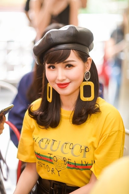 Tâm Tít tái xuất xinh đẹp sau “khẩu chiến” với Maya về “người thứ 3” - 2 Scandal giữa Tâm Tít và Maya đã gây “bão” truyền thông lẫn mạng xã hội một thời gian. Những chuyện tưởng chừng như được chôn vùi vào quá khứ, bỗng nhiên được người trong cuộc “khai quật”. Ồn ào bắt đầu khi ca sĩ Maya ra mắt MV mới, trong đó nói về đề tài người thứ ba, lần đầu nữ ca sĩ chia sẻ rất nhiều về mối tình của cô trong quá khứ, khi cô biết được sự xuất hiện của người thứ 3 trong lúc đang mang thai con gái đầu lòng - bé Bồ Câu tại Mỹ.