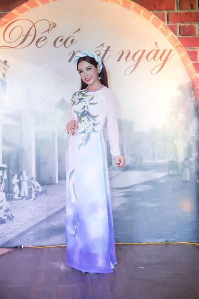 Hoa hậu Thu Thủy duyên dáng trình diễn thời trang - 6 Cựu siêu mẫu Thúy Hằng cũng góp mặt trong đêm hội ngộ những người đẹp vang bóng một thời...