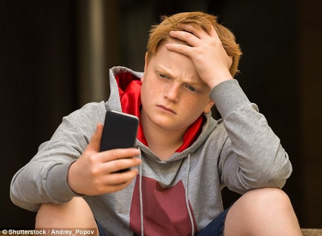 Tuổi teen trầm cảm vì nghiện smartphone - 1 Tuổi teen trầm cảm vì nghiện smartphone - 1