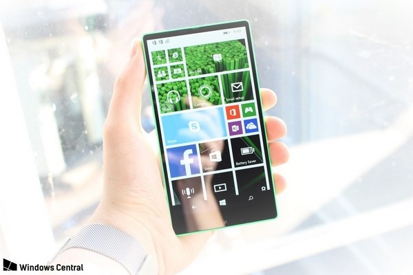 Cận cảnh smartphone không viền màn hình được Microsoft phát triển từ năm 2014 - 1 Cận cảnh smartphone không viền màn hình được Microsoft phát triển từ năm 2014 - 1