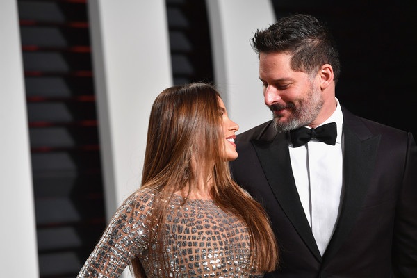 Minh tinh gợi cảm hạnh phúc dự tiệc bên chồng trẻ - 4
Sofia Vergara hơn chồng Joe Manganiello 4 tuổi nhưng trông họ vẫn rất đẹp đôi