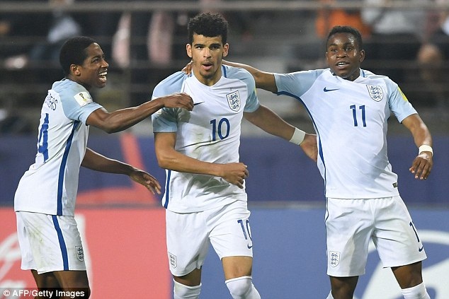 Ngược dòng hạ U20 Italia, U20 Anh vào chung kết World Cup U20 - 2 Dù vậy, Solanke (số 10) đã rực sáng giúp U20 Anh ngược dòng