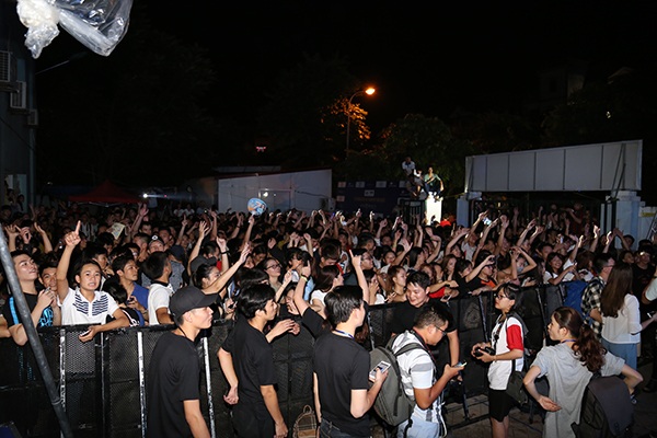 1.000 bạn trẻ cổ vũ cho Sơn Tùng