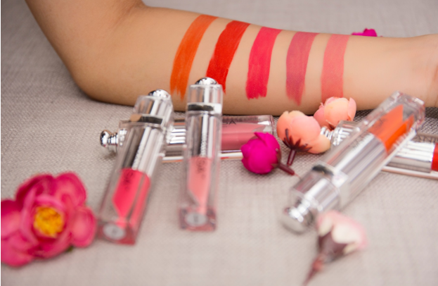 Vừa ra mắt chỉ mới 1 tuần, set son kem cho nàng môi thâm đã cháy hàng - 2 Bảng swatch 5 màu son Vanesa First Love Edition bao gồm: Sexy, Sunny, Pinky, Baby Girl và Charmy