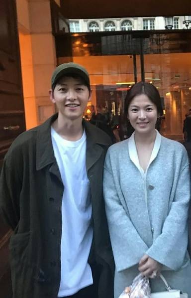 Song Hye Kyo và Song Joong Ki đi nghỉ tiền trăng mật tại Paris - 1
Song Hye Kyo và Song Joong Ki đi nghỉ tại Paris, Pháp trước đám cưới diễn ra vào tháng 10 tới.