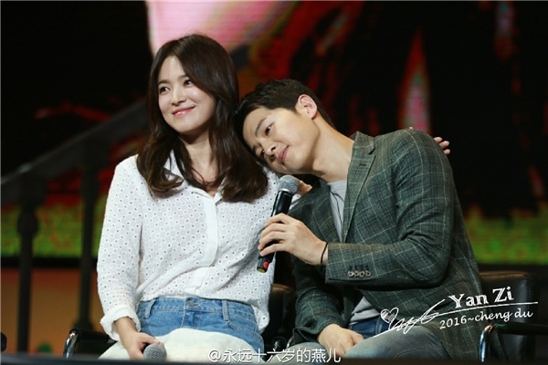 Song Joong Ki và Song Hye Kyo mua biệt thự gần nhà Bi (Rain) - 5
Cặp đôi đã hò hẹn suốt 2 năm qua.