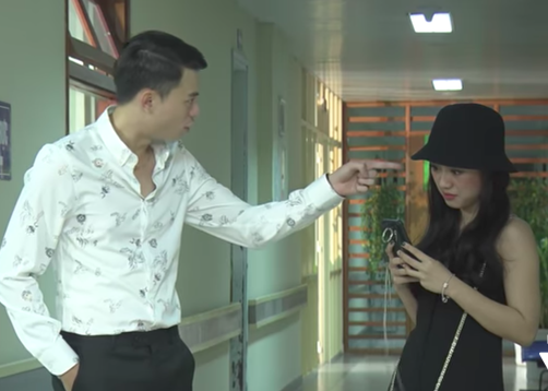 Tập 33 phim “Sống chung với mẹ chồng”: Kịch tính mới xảy ra - 1 Diệp bị Thanh tát vì dám nói chồng mặc váy. Ảnh: VTV.