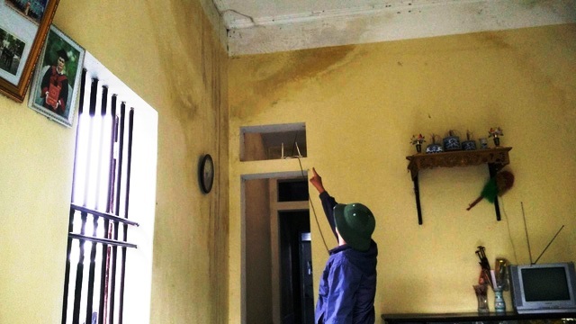 Gần 70 hộ dân khốn khổ sống "treo", UBND thành phố Ninh Bình nói gì? - 2 Căn nhà của gia đình ông Phú đã xuống cấp nghiêm trọng nhưng không thể sửa chữa vì thuộc diện phải di dời để GPMB.