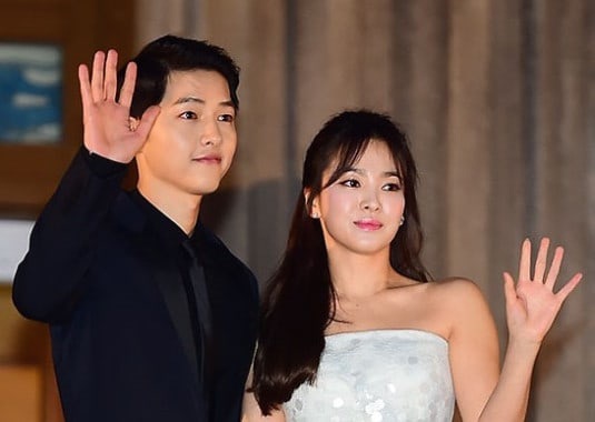 Hot: Song Hye Kyo và Song Joong Ki trao nhẫn trong hôn lễ thế kỷ - 52
Ngày hôm nay 31/10, Song Hye Kyo và Song Joong Ki tổ chức hôn lễ.
