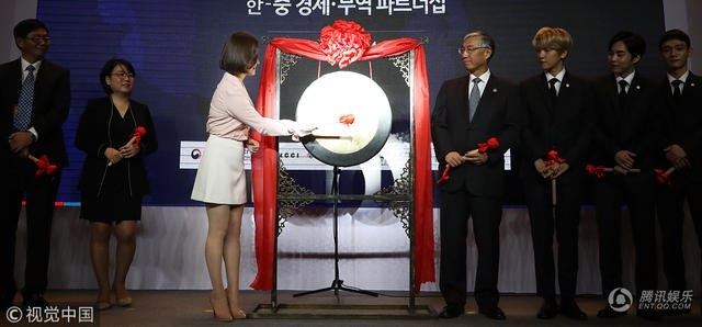 Song Hye Kyo tái xuất trẻ trung sau đám cưới thế kỷ - 7 
Song Hye Kyo cho biết, cô rất vinh hạnh khi được tham gia một sự kiện văn hóa như thế này. Nữ diễn viên 36 tuổi từng góp mặt trong một vài dự án điện ảnh của Trung Quốc.