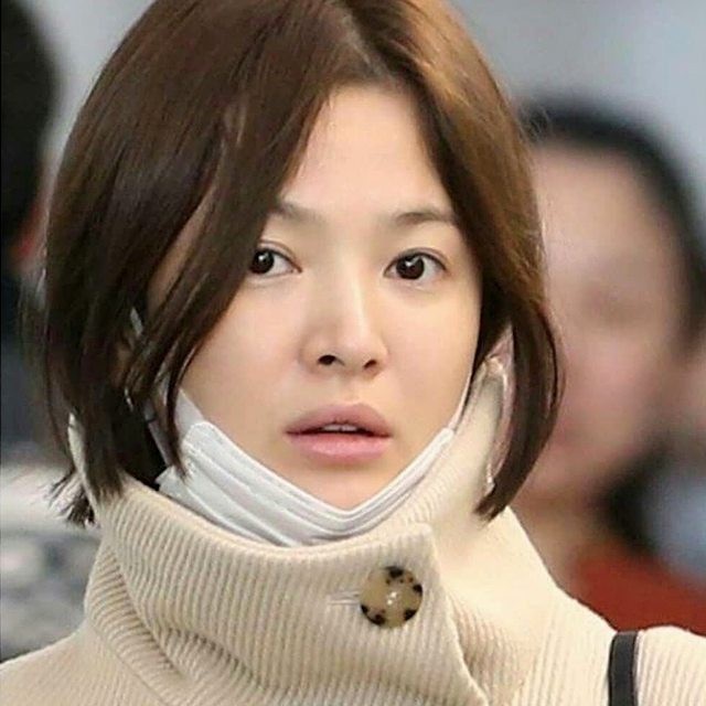 Song Hye Kyo tái xuất trẻ trung sau đám cưới thế kỷ - 9 
Trước đó, vào ngày 13/12, Song Hye KYo xuất hiện tại sân bay Incheon (Hàn Quốc) với mặt mộc để lên đường bay sang Trung Quốc tham dự sự kiện.