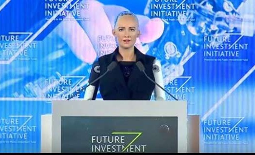 Quốc gia đầu tiên trên thế giới trao quyền công dân cho robot - 1 Robot trí thông minh nhân tạo Sophia (Ảnh: Arab News)