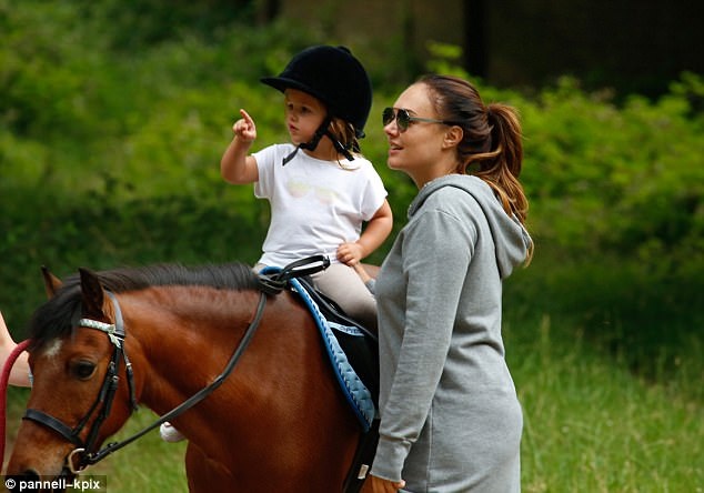 Cháu gái cực đáng yêu của tỷ phú F1 - 4
Ông ngoại sở hữu khối tài sản hơn 3 tỷ đô la nên Sophia và bố mẹ tận hưởng cuộc sống rất xa hoa