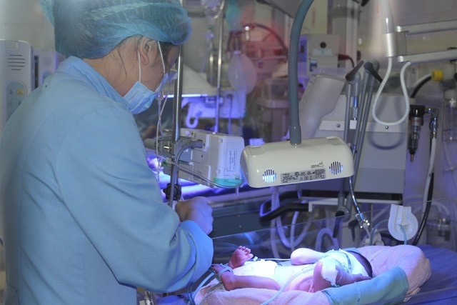 Chăm sóc trẻ sơ sinh tại BV Sản - Nhi Quảng Ninh.