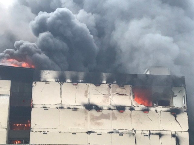
Vụ cháy xảy ra tại Công ty may Kwong Lung MeKo được coi là vụ cháy lớn nhất từ trước tới nay xảy ra tại Cần Thơ.
