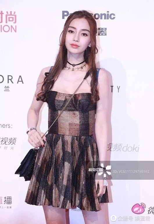 "Gái một con" Angelababy hoá công chúa, đọ sắc cùng dàn sao Hoa ngữ - 3 "Gái một con" Angelababy hoá công chúa, đọ sắc cùng dàn sao Hoa ngữ - 3