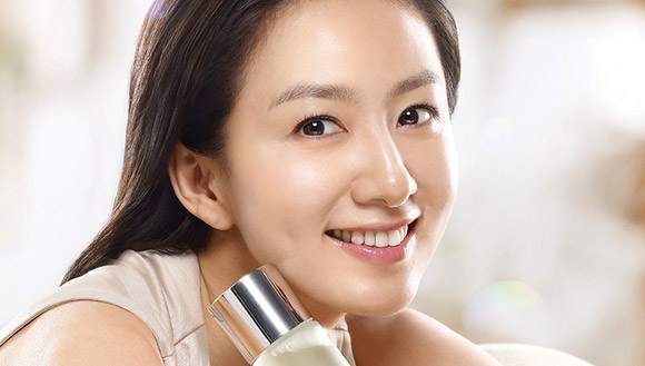 Những sao nữ sở hữu gương mặt đẹp nhất Hàn Quốc - 5
16 – Kim Hee Ae