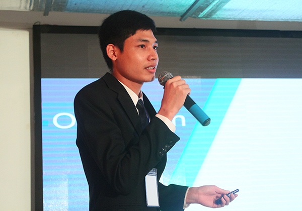 Bí quyết nào giúp nhóm SV Thái Nguyên giành giải Nhất “Ý tưởng khởi nghiệp”? - 3 Nhóm trưởng Dương Quang Đạt trình bày về dự án khởi nghiệp