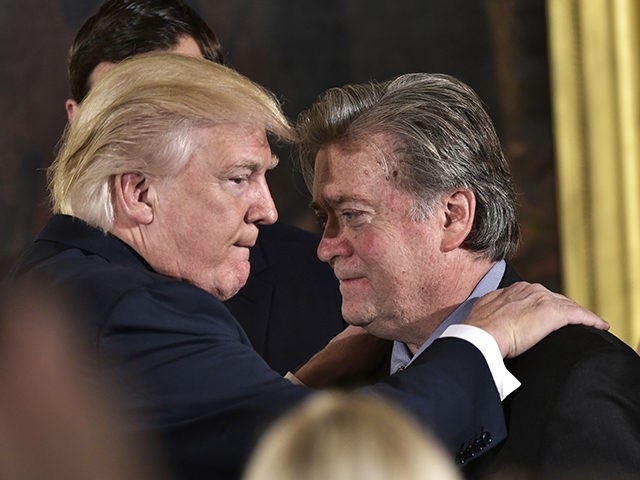 
Tổng thống Donald Trump và chiến lược gia trưởng Steve Bannon (Ảnh: AFP)
