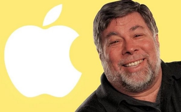 Nhà đồng sáng lập Apple “không hứng thú” với iPhone X - 1 Ngay cả nhà đồng sáng lập Apple, Steve Wozniak, cũng không vội mua iPhone X. Điều này có ảnh hưởng đến doanh số của chiếc iPhone đặc biệt này?