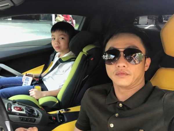 Cường Đô La dành nhiều thời gian hơn cho con trai. Anh chia sẻ anh hai cha con cùng nhau tham gia một sự kiện ngoài trời trong dịp cuối tuần.