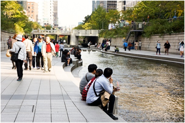 Suối nhân tạo giữa lòng thành phố - 4
79,1 % cư dân ủng hộ việc khôi phục con suối Cheonggyecheon, số còn lại phản ứng rất gay gắt.