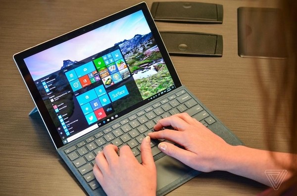 Microsoft trình làng Surface Pro thế hệ mới, nhẹ và mạnh mẽ nhất từ trước đến nay - 9 Microsoft trình làng Surface Pro thế hệ mới, nhẹ và mạnh mẽ nhất từ trước đến nay - 9