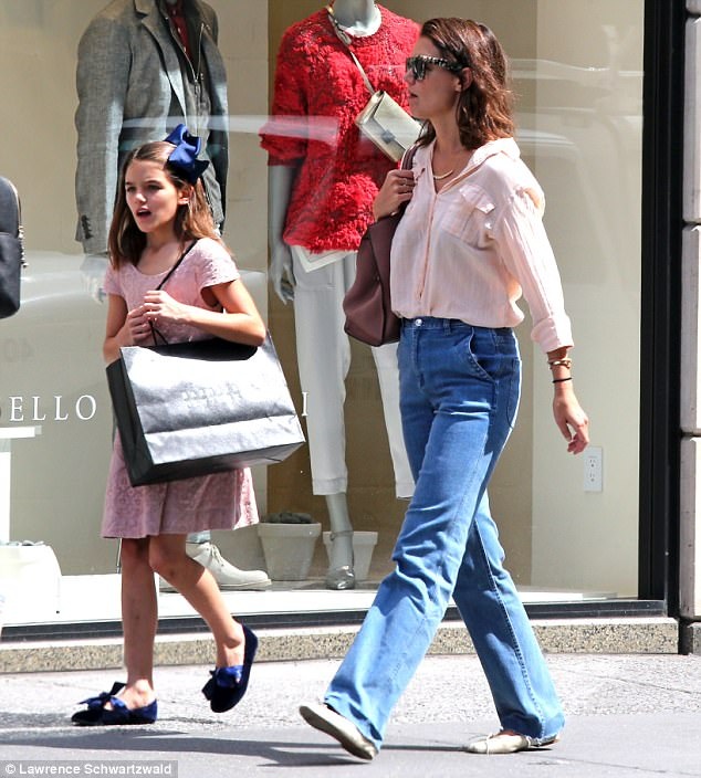 Con gái ruột duy nhất của Tom Cruise giờ trông thế nào? - 1
Suri Cruise, 11 tuổi, là con gái ruột duy nhất của Tom Cruise và Katie Holmes.