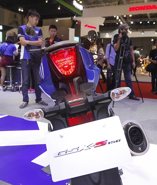 Suzuki GSX-S 150 khởi điểm từ 68,9 triệu đồng - 4 Suzuki GSX-S 150 khởi điểm từ 68,9 triệu đồng - 4