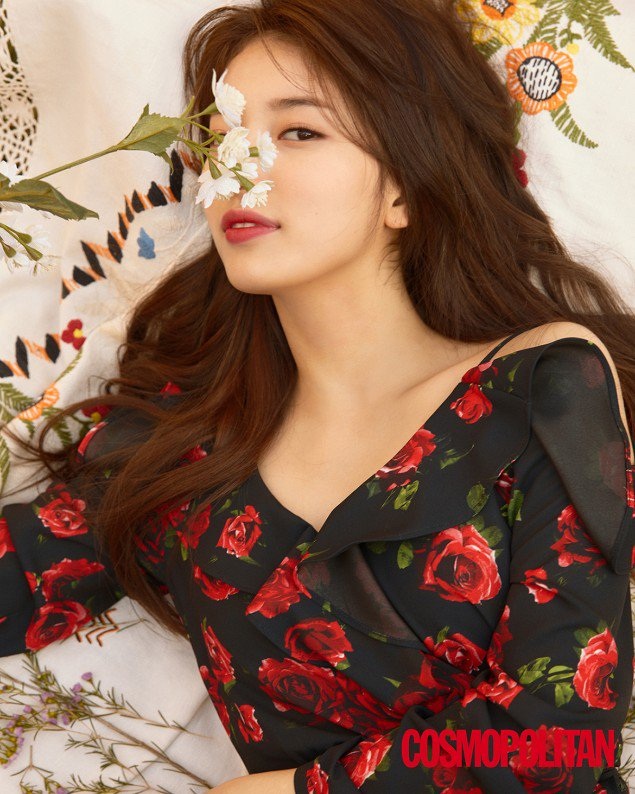 Bạn gái Lee Min Ho xinh đẹp và quyến rũ - 4
Suzy chia sẻ, cô vừa có một chuyến du lịch thú vị tại Úc. Đây là cách cô làm mới bản thân sau một thời gian bận rộn với công việc. Người đẹp cố gắng thử tất cả các món ăn ngon và nổi tiếng tại Úc. “Khi đối mặt với khó khăn, tôi luôn cố gắng tỏ ra thật hạnh phúc. Tôi không bao giờ quá vui và hay quá buồn”, Suzy chia sẻ cách cô sống sót trong làng giải trí đầy thị phi.