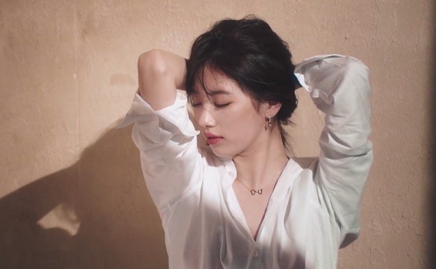 Bạn gái Lee Min Ho xinh đẹp và quyến rũ - 5
Suzy công khai hò hẹn với nam diễn viên Lee Min Ho, một trong những mỹ nam của làng giải trí Hàn Quốc, vào năm 2016. Cặp đôi bảo vệ mối quan hệ bằng cách ít khi công khai xuất hiện cùng nhau và hạn chế chia sẻ chuyện tình cảm trên mạng.