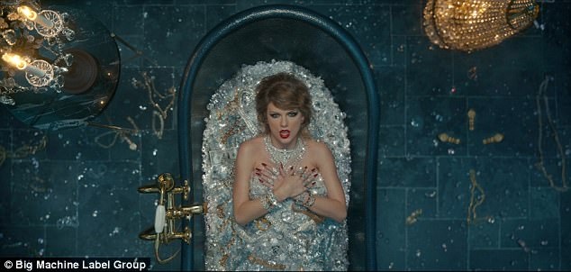 MV mới của Taylor Swift đạt hơn 40 triệu lượt xem sau 1 ngày - 1
Fans hào hứng khi Taylor Swift tung MV mới Look What You Made Me Do sau nhiều chờ đợi