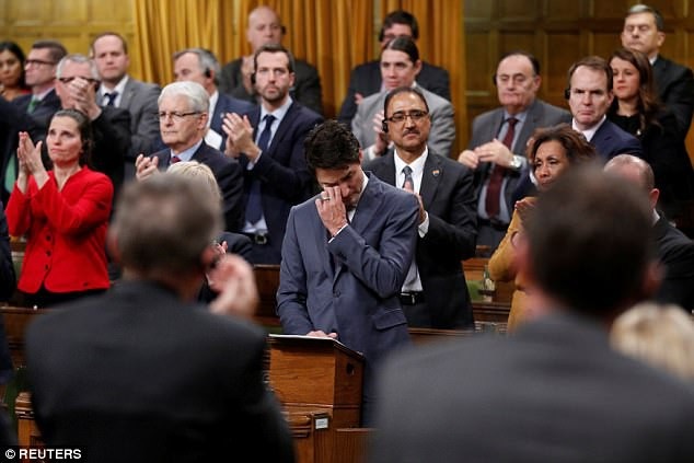 Thủ tướng Canada bật khóc xin lỗi người đồng tính - 1
Thủ tướng Trudeau rơi nước mắt khi phát biểu. (Ảnh: Reuters)