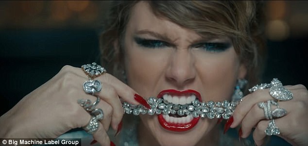 MV mới của Taylor Swift đạt hơn 40 triệu lượt xem sau 1 ngày - 2
Nữ ca sỹ nổi tiếng chi mạnh tay cho MV hoành tráng này