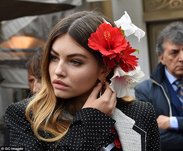 "Cô nhóc xinh nhất thế giới" thay đổi thế nào ở tuổi 16? - 13
Thylane Blondeau chăm sóc da kỹ lưỡng bằng việc ngủ đủ giấc, uống nhiều nước và luôn thoa kem dưỡng ẩm.