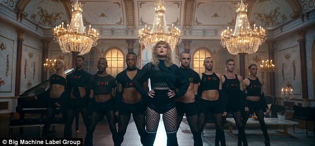 MV mới của Taylor Swift đạt hơn 40 triệu lượt xem sau 1 ngày - 6
Nhiều người cho rằng hình ảnh này khá giống với Beyonce...
