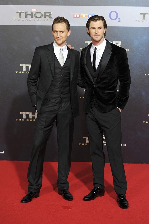 Chris Hemsworth thân thiết bên Tom Hiddleston - 6
Hai diễn viên điển trai thường xuyên comment qua lại rất thân thiết trên trang mạng xã hội Twitter