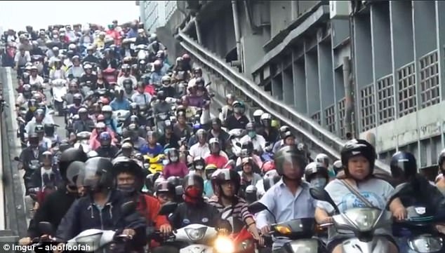 Khoảnh khắc hài hước của du khách khi bị kẹt xe, hoãn chuyến - 3 Khoảnh khắc hài hước của du khách khi bị kẹt xe, hoãn chuyến - 3