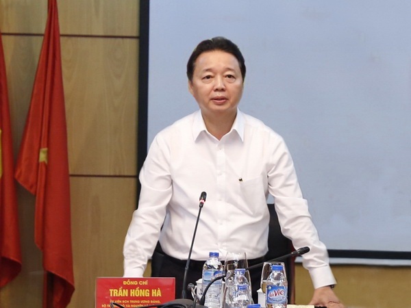 Bộ trưởng Trần Hồng Hà yêu cầu không tặng quà lãnh đạo dịp Tết 2017 - 1 Bộ trưởng Bộ Tài nguyên và Môi trường Trần Hồng Hà.