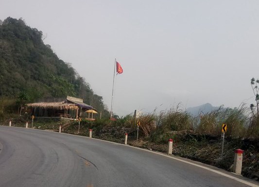 Xe tải lăn vực sâu 40m, người bị thương được dân phượt cứu giúp - 2 
Cung đường nơi phương tiện gặp nạn.