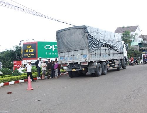 
Tài xế xe tải rời khỏi hiện trường sau vụ tai nạn
