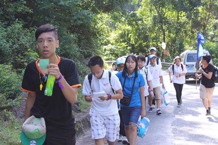 Chương trình trải nghiệm “vượt qua chính mình” dành cho học sinh - 1 Năm ngoái, Tài Năng Việt đã rất thành công trong chương trình Chinh phục đỉnh cao với 2 kỷ lục Guiness Việt được xác lập trên đỉnh núi Tam Đảo.