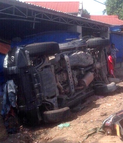 Xe chở cán bộ công an TPHCM gặp nạn, một Trung tá tử vong - 1
Chiếc xe chở tổ công tác PC46 Công an TPHCM lật nghiêng sau vụ tai nạn.