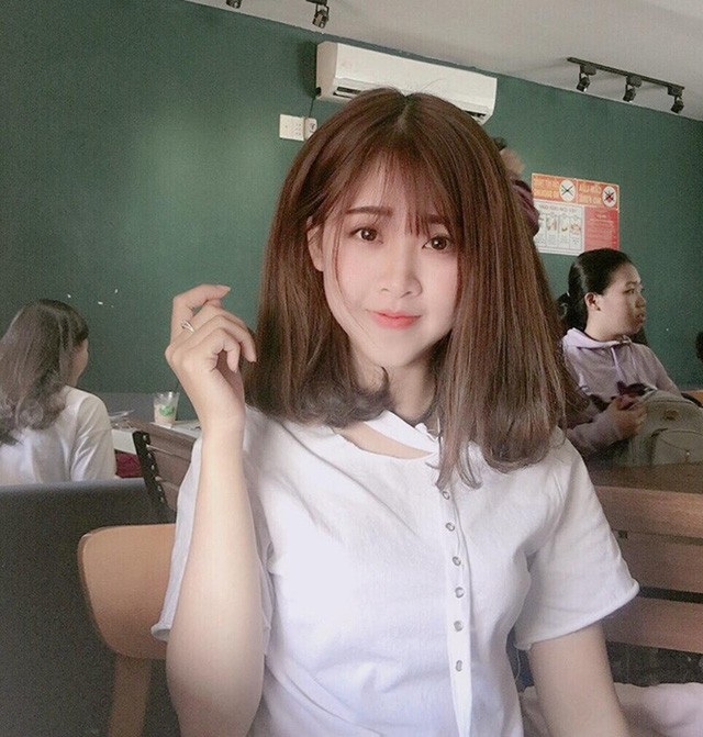 4 cô giáo trẻ xinh đẹp cuốn hút dân mạng thời gian qua - 8 Hoành cảnh khó khăn, cô Tâm phải làm nhiều công việc cùng lúc để lo cho gia đình.