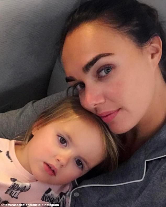 Tamara Ecclestone hầu như không rời con gái suốt 3 năm qua - 2
Là con gái 1 tỷ phú, Tamara Ecclestone tận hưởng cuộc sống xa hoa. Từ khi sinh con vào tháng 3/2014, Tamara Ecclestone dành trọn vẹn thời gian chăm sóc con của mình