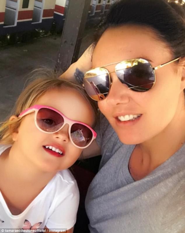 Tamara Ecclestone hầu như không rời con gái suốt 3 năm qua - 4
Bà mẹ 34 tuổi cũng vẫn tiếp tục cho con bú ngay cả khi con gái đã hơn 3 tuổi, cô tin đó là cách tuyệt nhất để thể hiện tình yêu với con của mình
